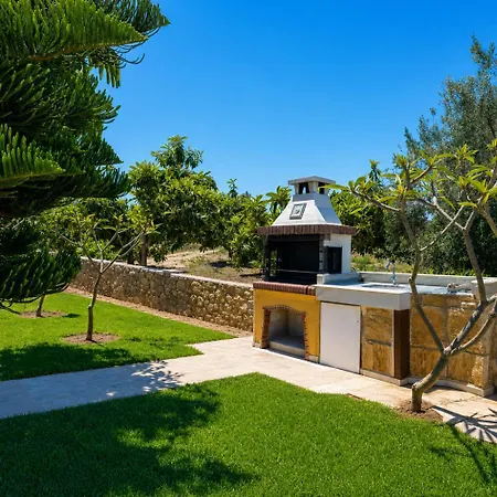 Chrisandria Villa Argaka
